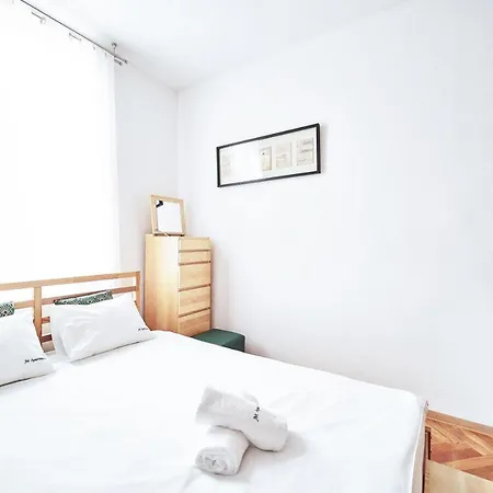 Jm 3 Hugo Station Apartment -Bosacka - Old Town 아파트 *